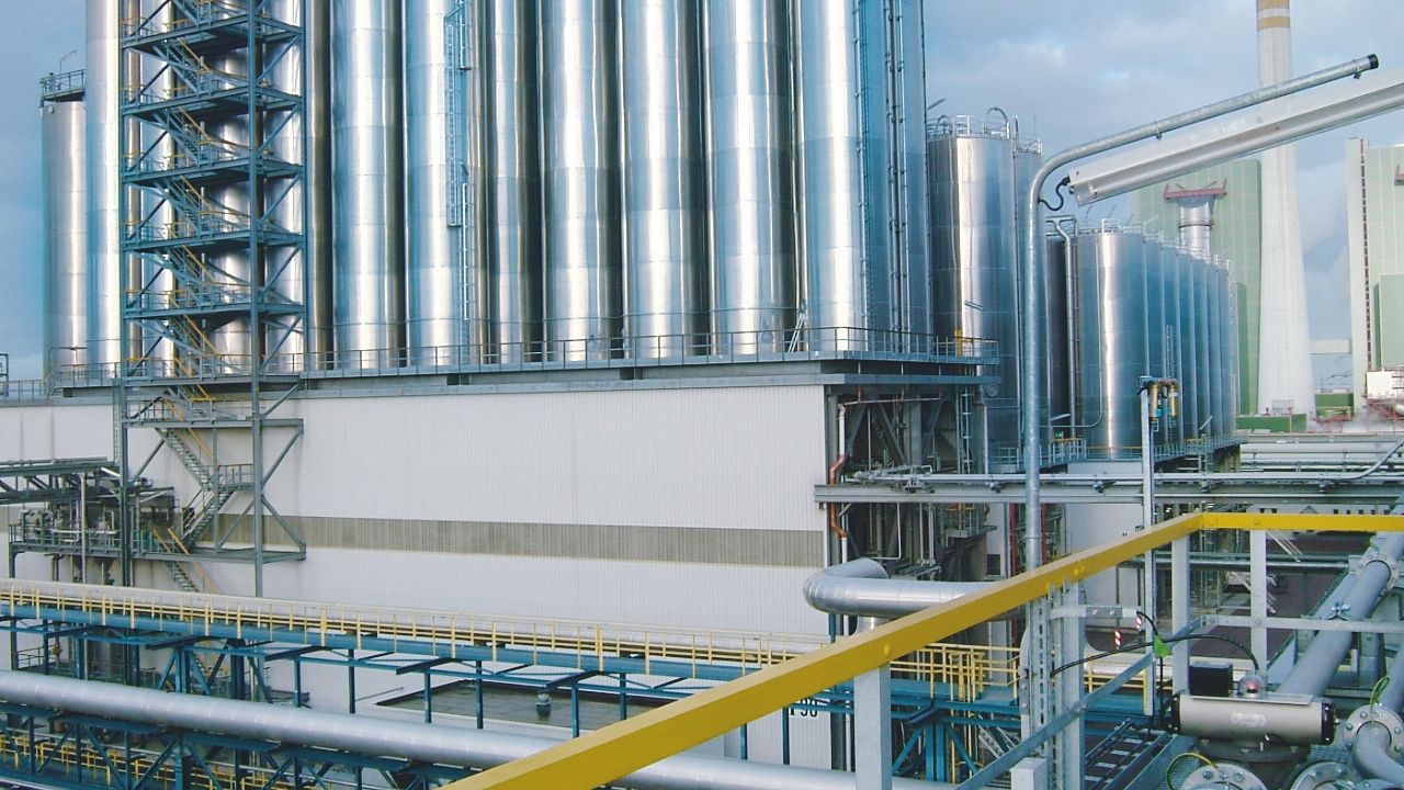 Powder conveying from the process to the extruder